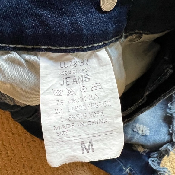 LookBookStore Distressed Dark Wash Jean Shorts Size Medium Frayed Raw Hem - Picture 5 of 6